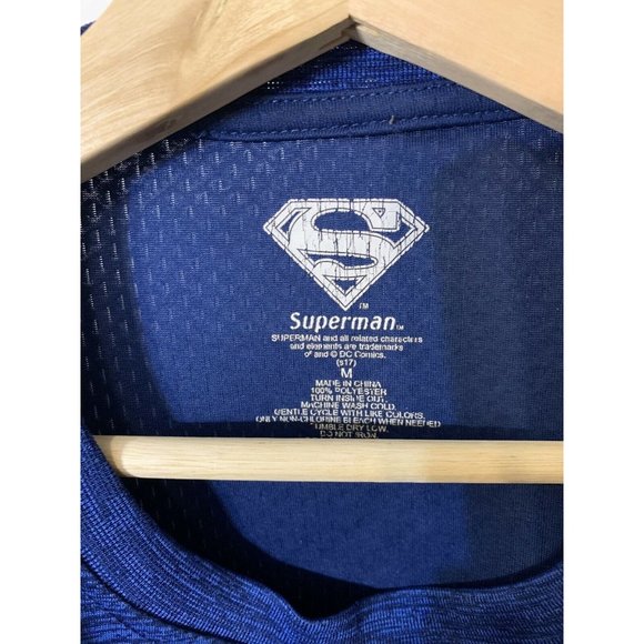 Superman‎ Blue Red T-shirt Short Sleeve Sz M Polyester - Picture 2 of 5